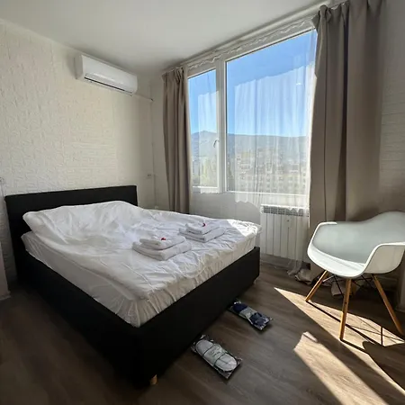 Rose South Park - Free Public Parking, Mountain View, Self Check-in, Near Metro, Stores, Family-friendly Sofia